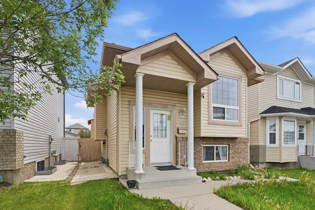 20 Saddlefield Road NE Calgary AB T3J4Z8