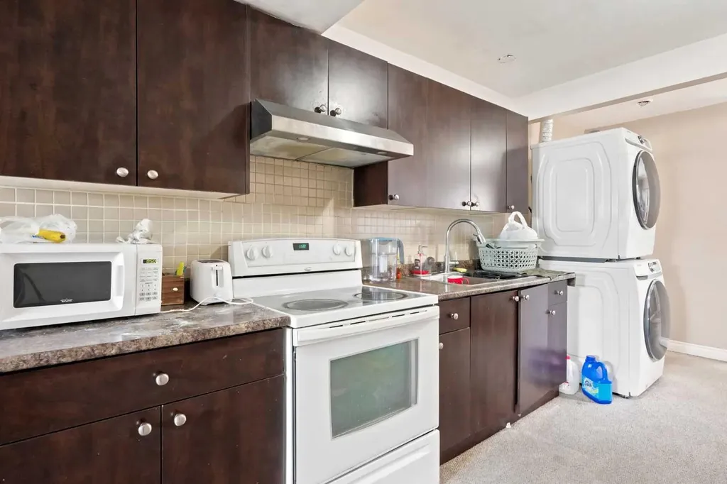 20 Saddlefield Road NE Calgary AB T3J4Z8
