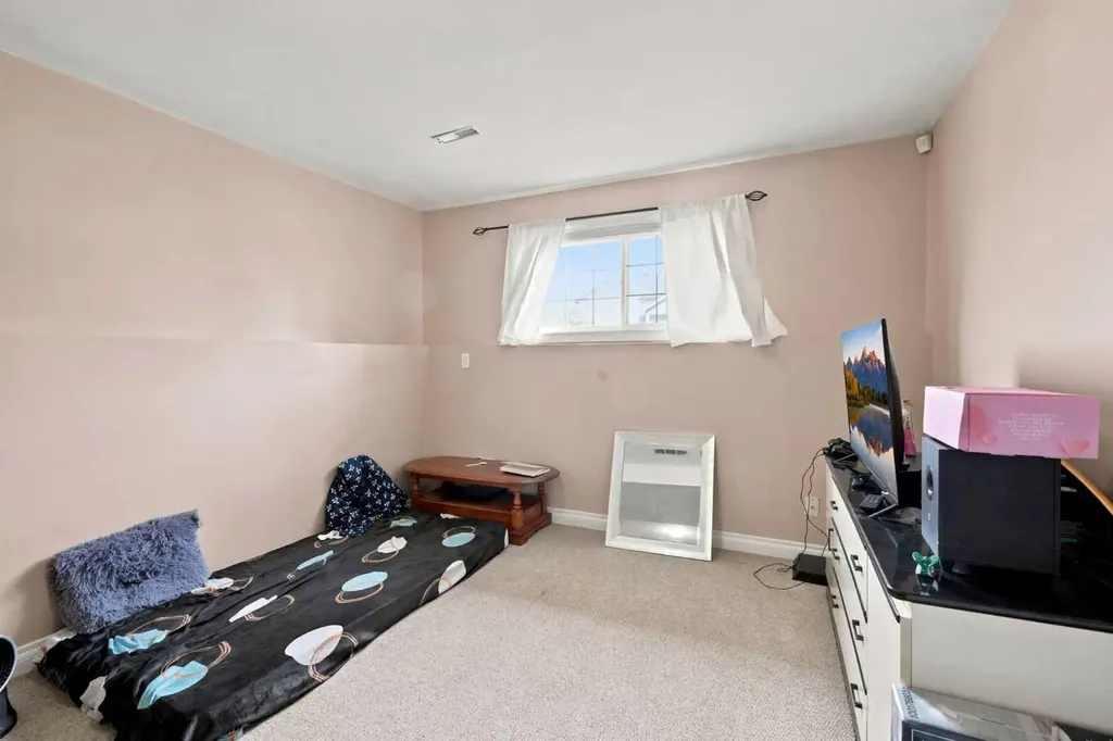 20 Saddlefield Road NE Calgary AB T3J4Z8