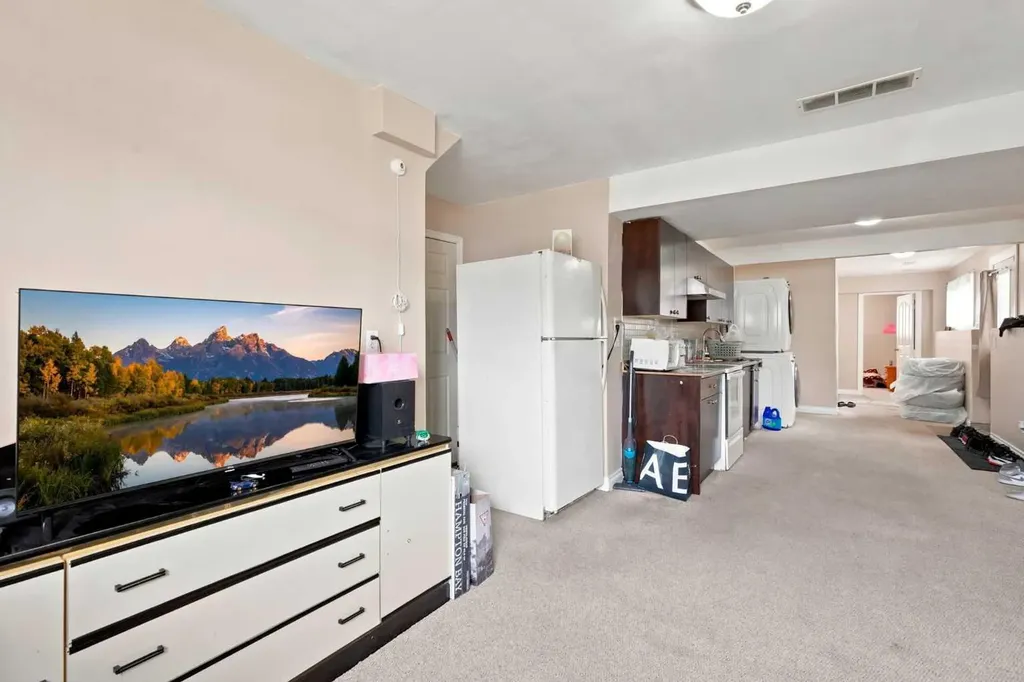 20 Saddlefield Road NE Calgary AB T3J4Z8