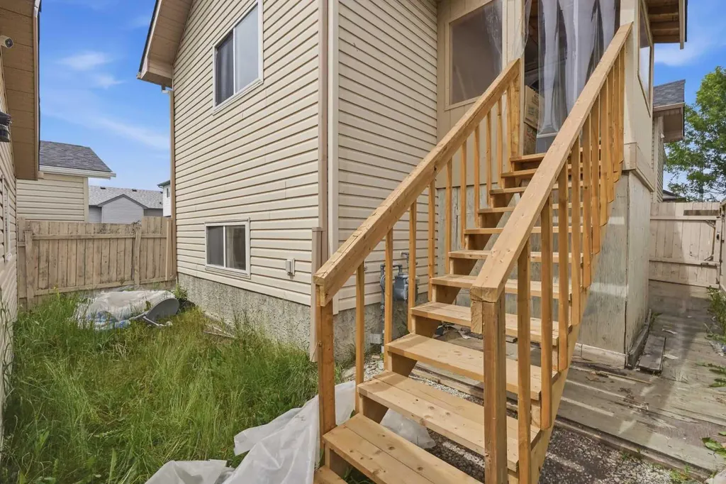 20 Saddlefield Road NE Calgary AB T3J4Z8