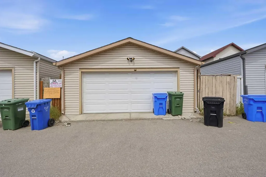 20 Saddlefield Road NE Calgary AB T3J4Z8