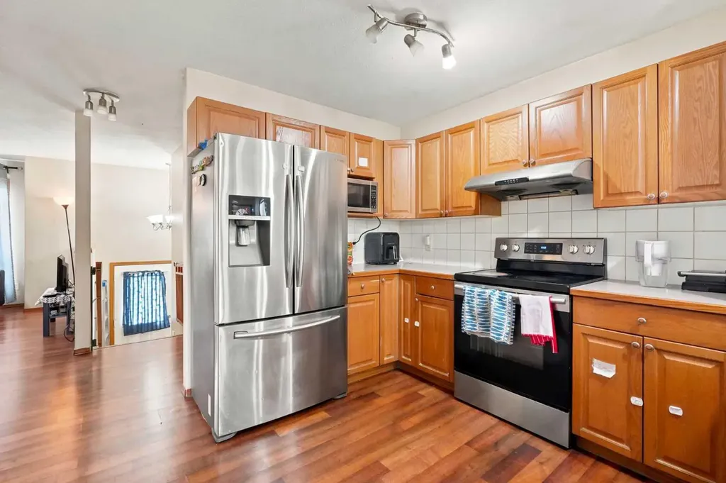 20 Saddlefield Road NE Calgary AB T3J4Z8