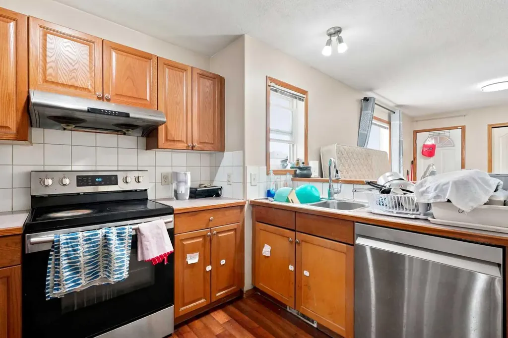 20 Saddlefield Road NE Calgary AB T3J4Z8