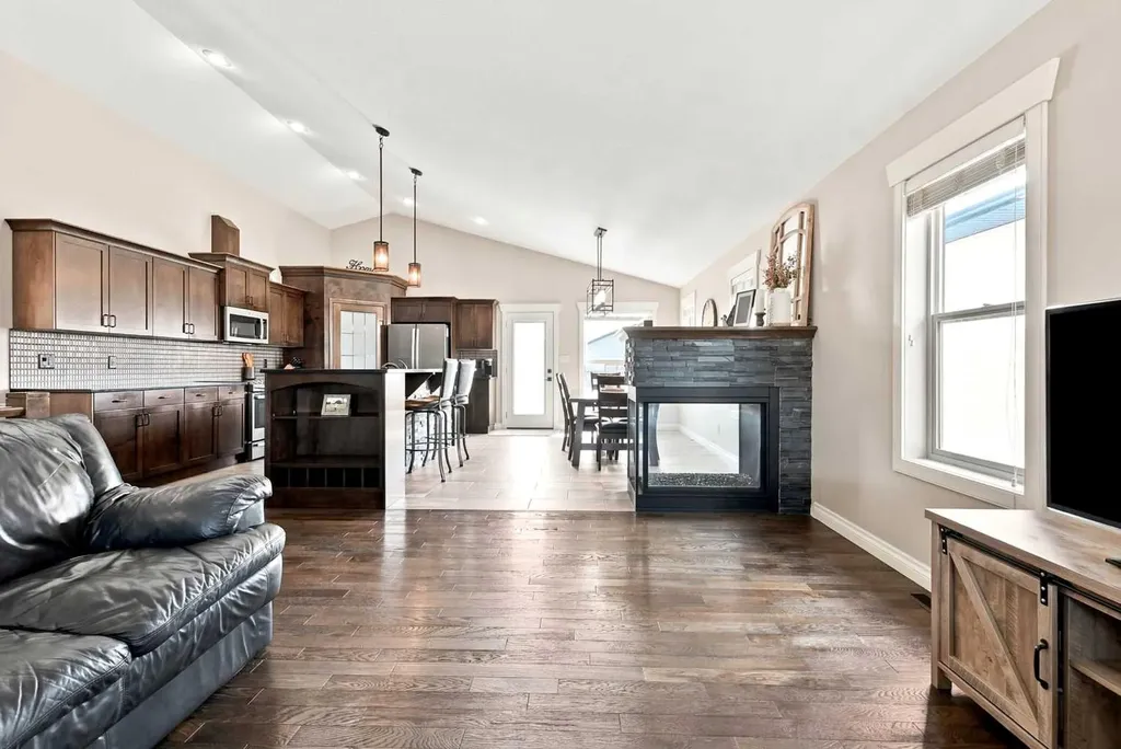 73 Maclean Close Blackfalds AB T4M 0H4
