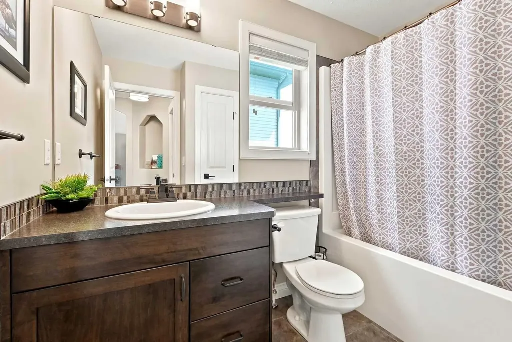 73 Maclean Close Blackfalds AB T4M 0H4
