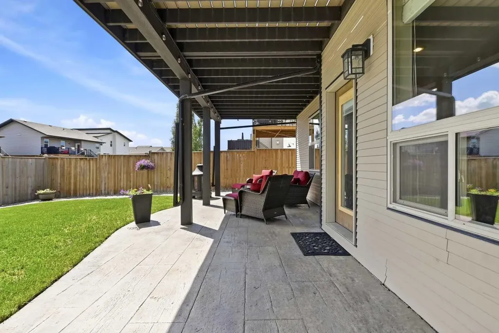 73 Maclean Close Blackfalds AB T4M 0H4