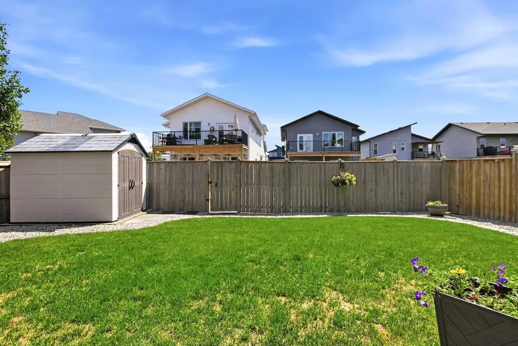 73 Maclean Close Blackfalds AB T4M 0H4