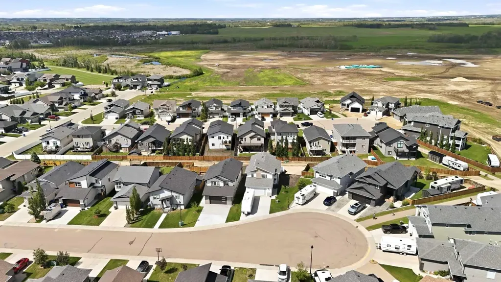 73 Maclean Close Blackfalds AB T4M 0H4