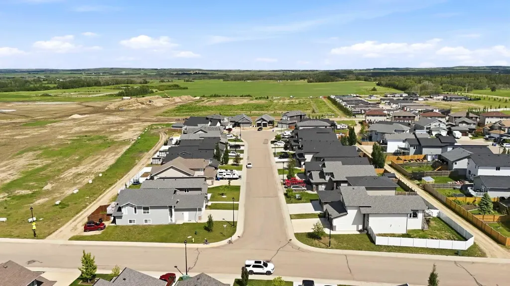 73 Maclean Close Blackfalds AB T4M 0H4