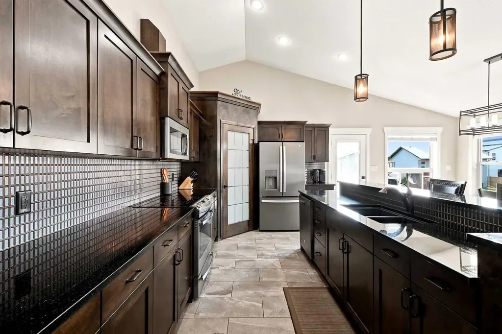 73 Maclean Close Blackfalds AB T4M 0H4