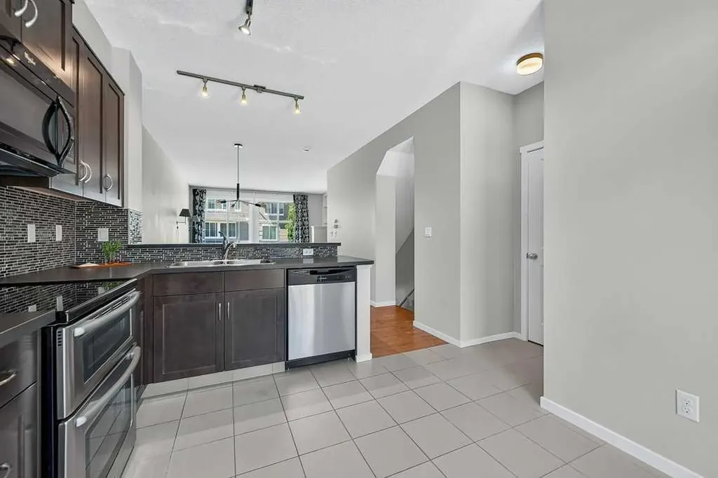 48 Kinlea Common NW Calgary AB T3R 0S2