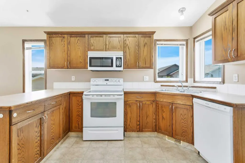 80 Hinshaw Drive Sylvan Lake AB T4S 2P1