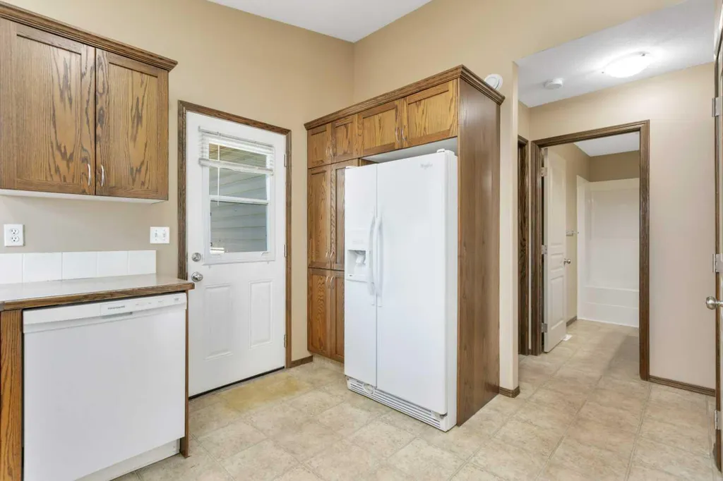 80 Hinshaw Drive Sylvan Lake AB T4S 2P1