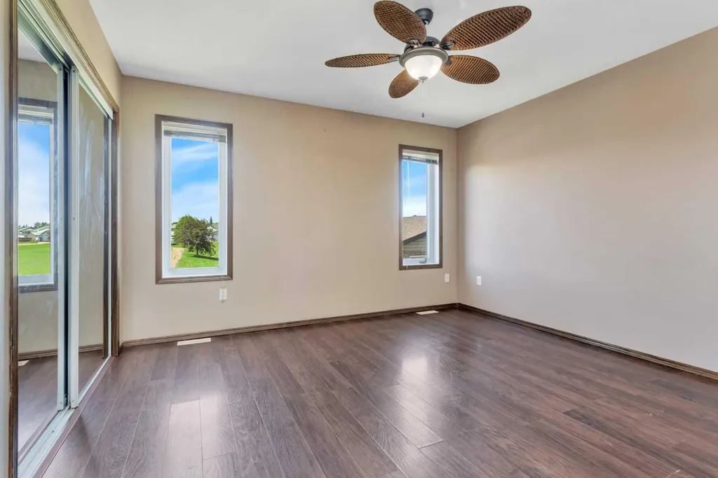 80 Hinshaw Drive Sylvan Lake AB T4S 2P1