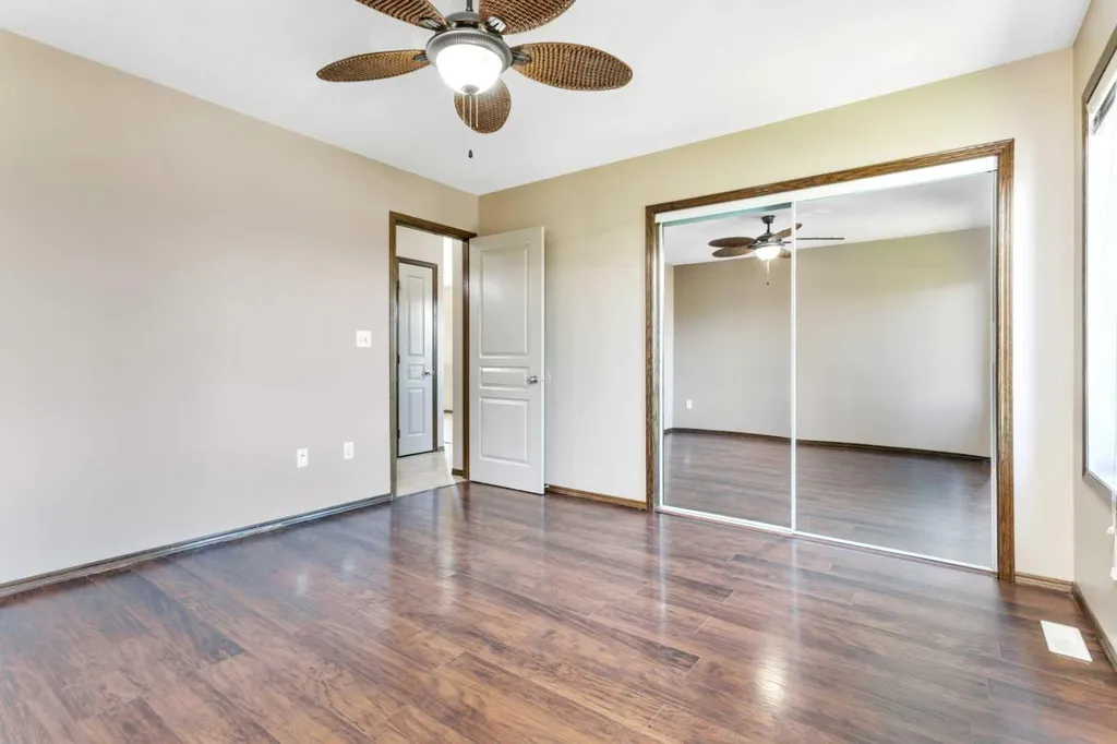 80 Hinshaw Drive Sylvan Lake AB T4S 2P1