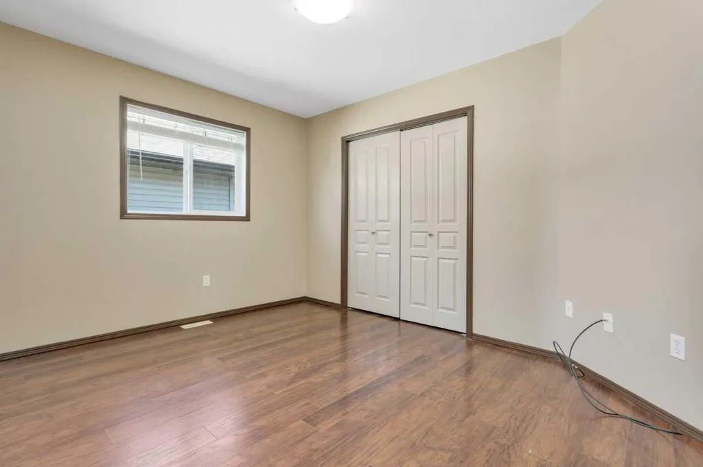 80 Hinshaw Drive Sylvan Lake AB T4S 2P1