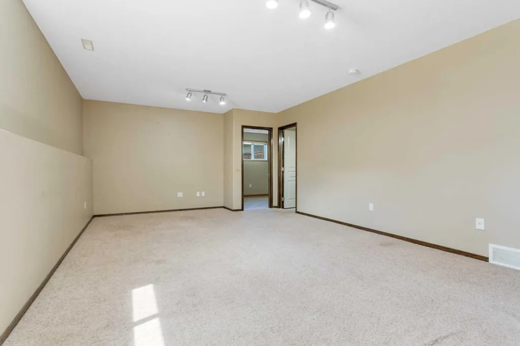 80 Hinshaw Drive Sylvan Lake AB T4S 2P1