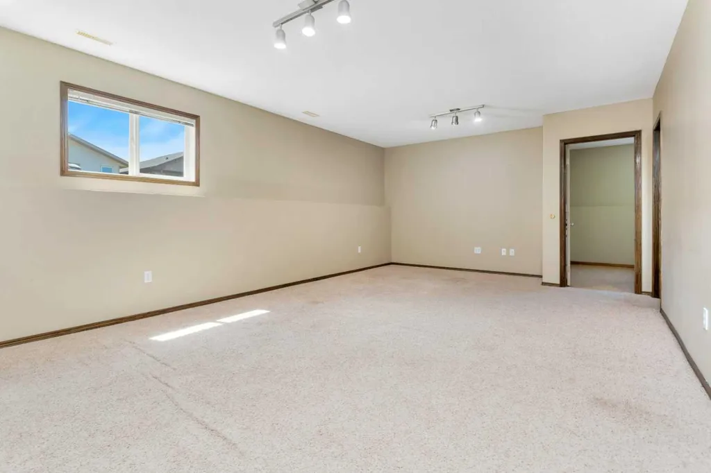 80 Hinshaw Drive Sylvan Lake AB T4S 2P1