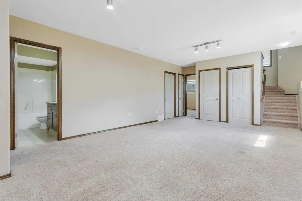 80 Hinshaw Drive Sylvan Lake AB T4S 2P1