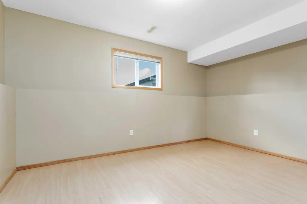 80 Hinshaw Drive Sylvan Lake AB T4S 2P1