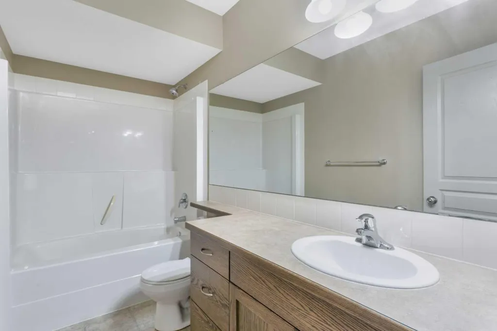 80 Hinshaw Drive Sylvan Lake AB T4S 2P1