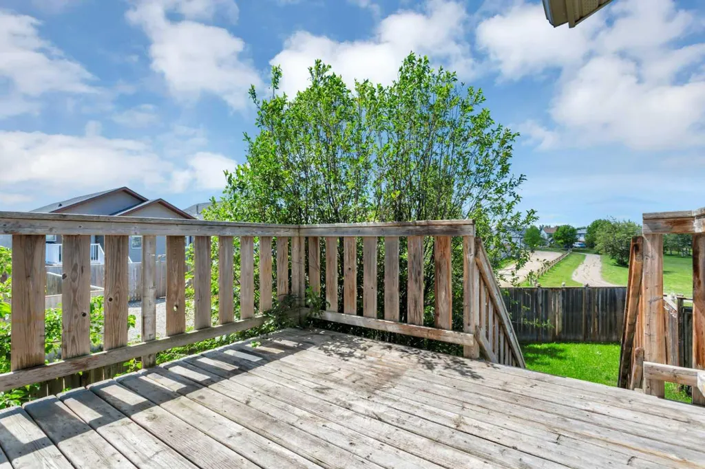 80 Hinshaw Drive Sylvan Lake AB T4S 2P1
