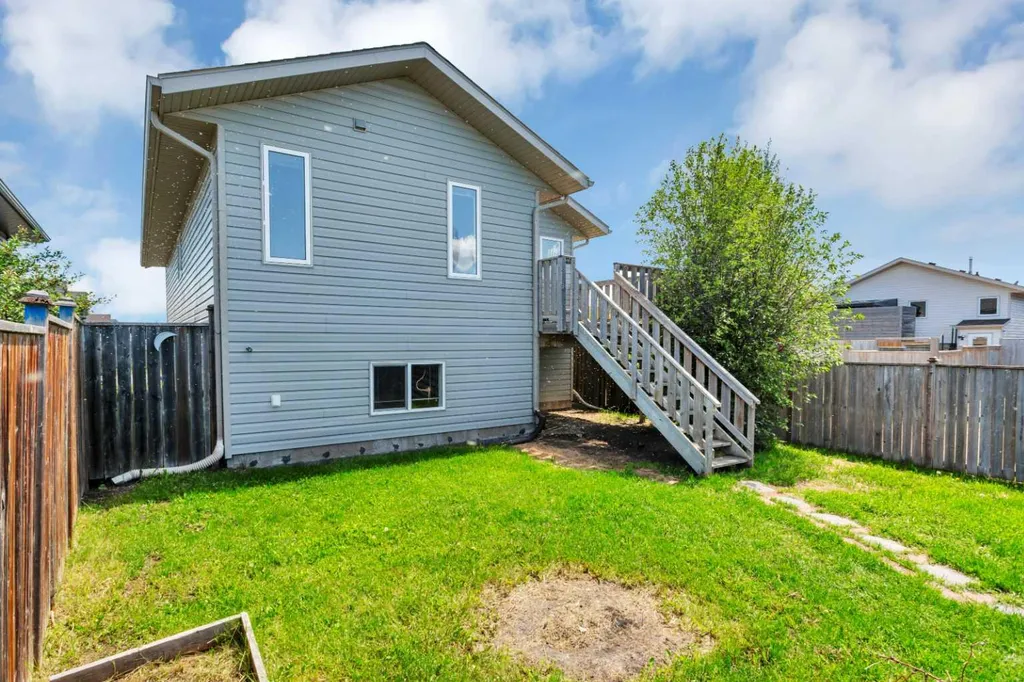 80 Hinshaw Drive Sylvan Lake AB T4S 2P1