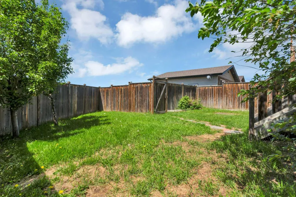80 Hinshaw Drive Sylvan Lake AB T4S 2P1