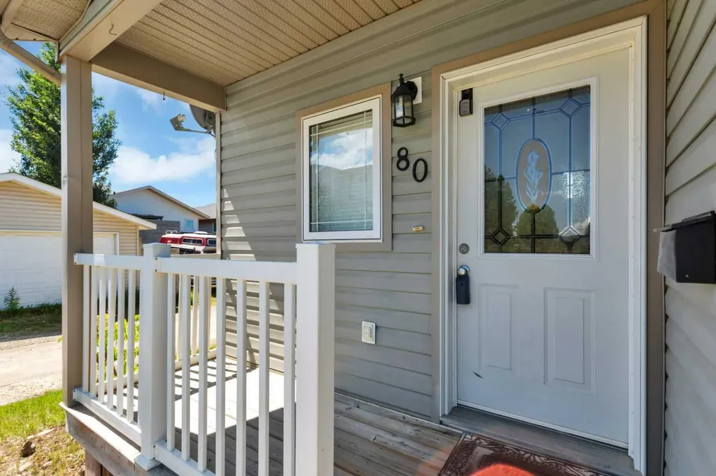 80 Hinshaw Drive Sylvan Lake AB T4S 2P1