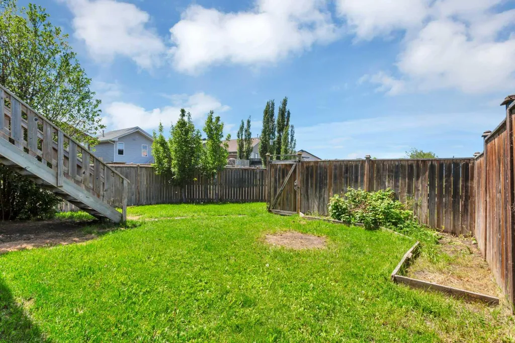 80 Hinshaw Drive Sylvan Lake AB T4S 2P1