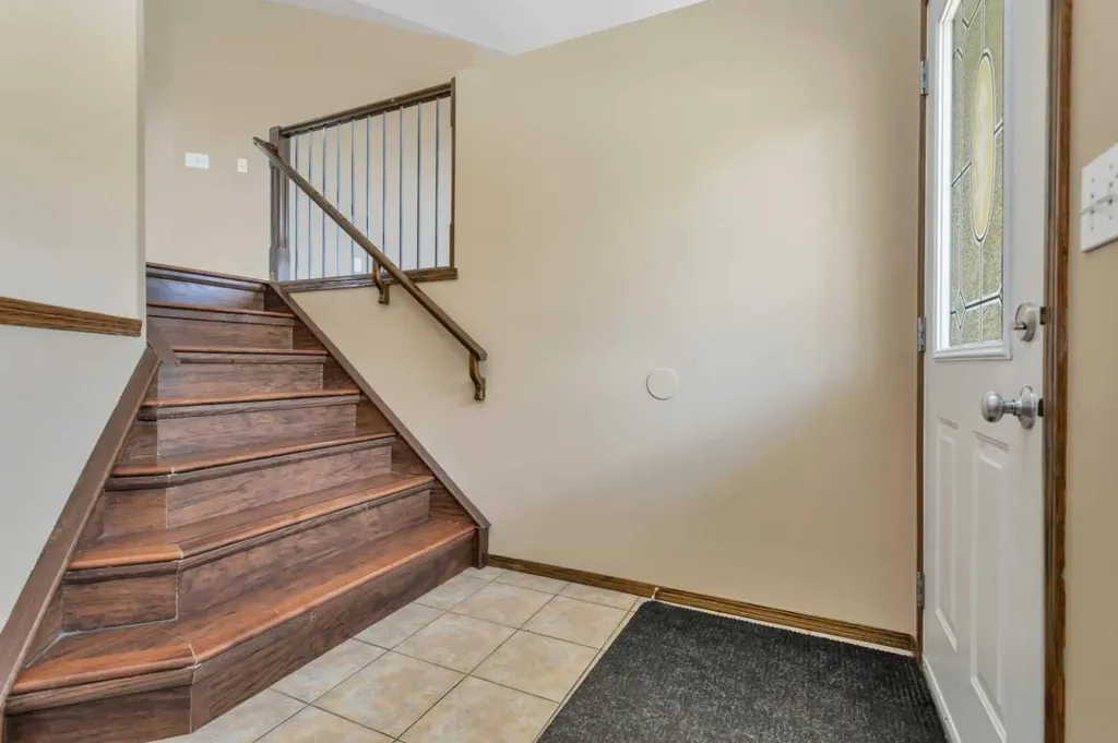 80 Hinshaw Drive Sylvan Lake AB T4S 2P1