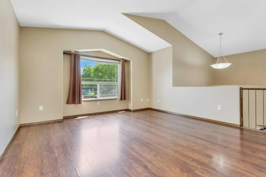 80 Hinshaw Drive Sylvan Lake AB T4S 2P1