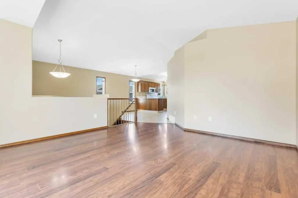80 Hinshaw Drive Sylvan Lake AB T4S 2P1