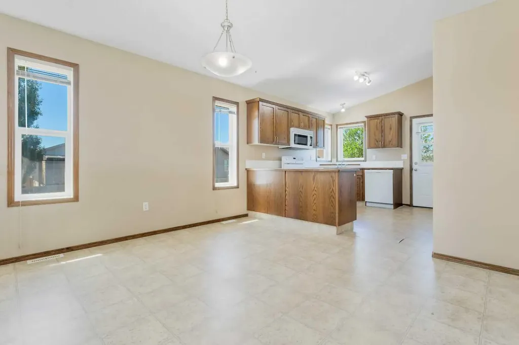 80 Hinshaw Drive Sylvan Lake AB T4S 2P1