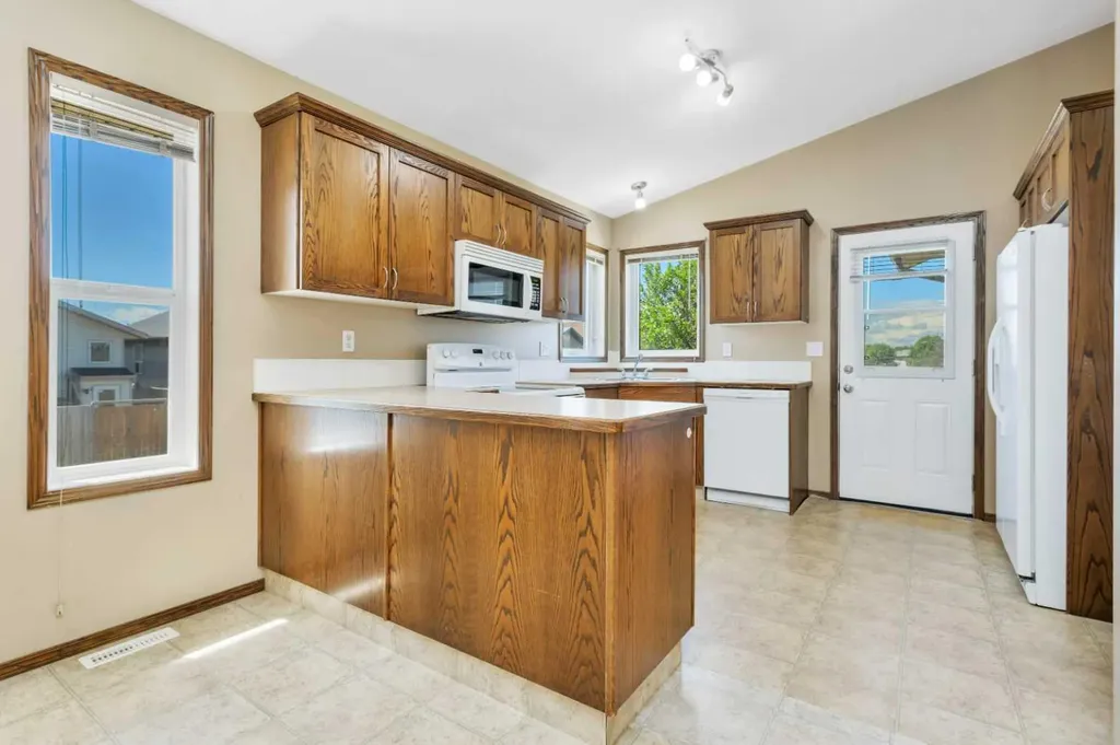 80 Hinshaw Drive Sylvan Lake AB T4S 2P1