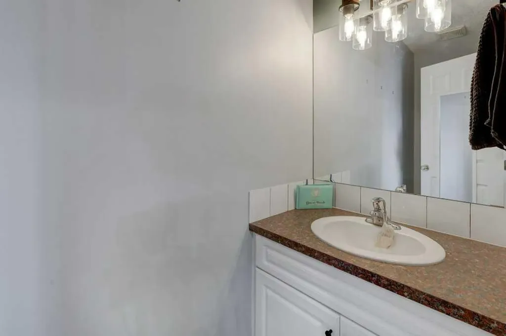 8034 24 Street SE Calgary AB T2C 0Z3