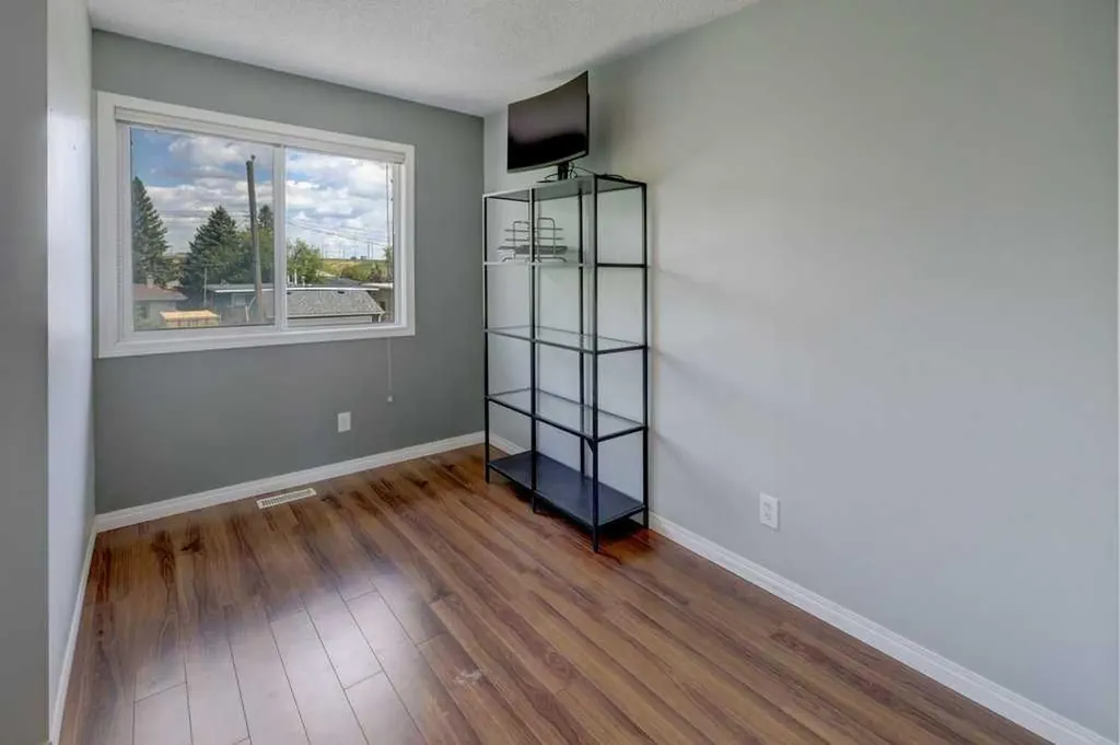 8034 24 Street SE Calgary AB T2C 0Z3