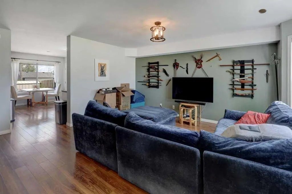 8034 24 Street SE Calgary AB T2C 0Z3