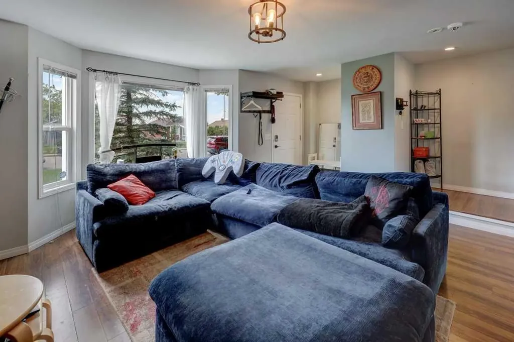 8034 24 Street SE Calgary AB T2C 0Z3