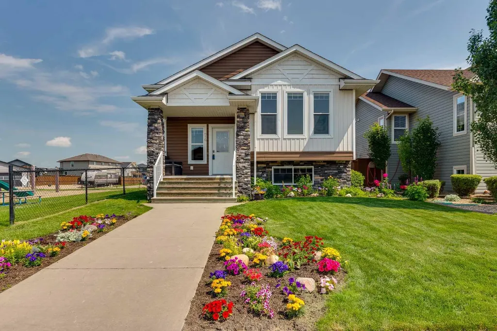 74 Mackenzie Crescent Lacombe AB T4L 0B3