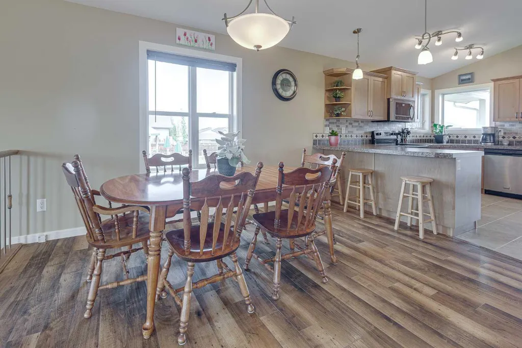 74 Mackenzie Crescent Lacombe AB T4L 0B3