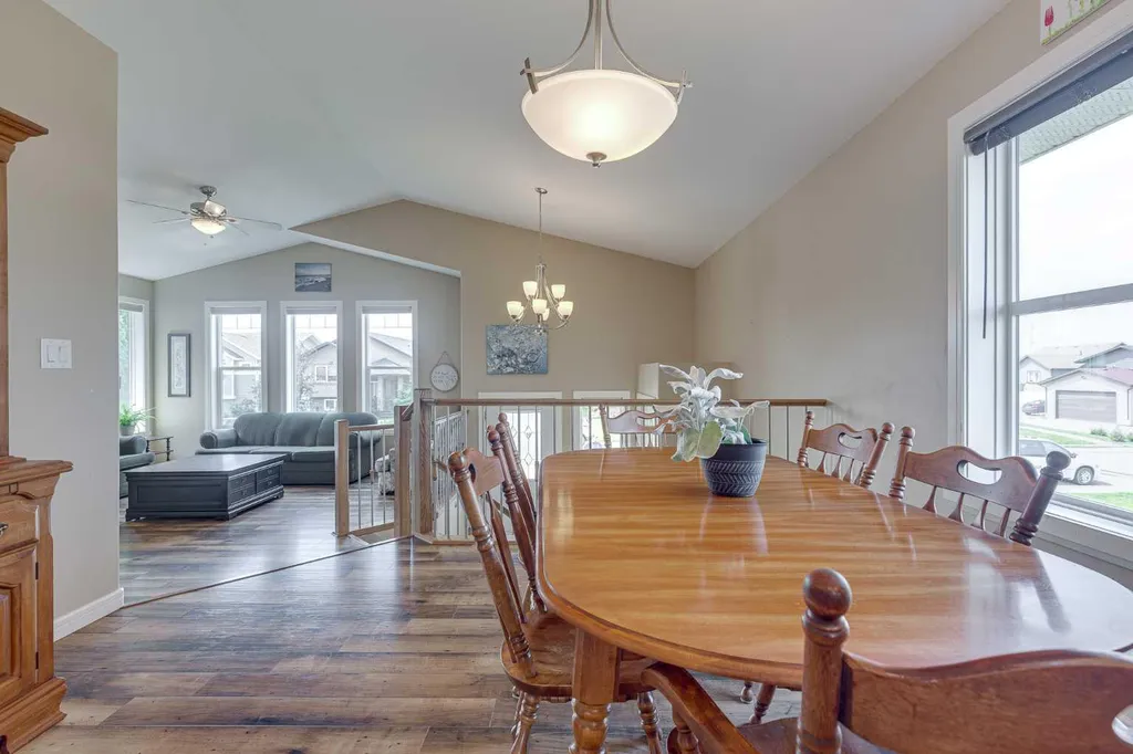 74 Mackenzie Crescent Lacombe AB T4L 0B3