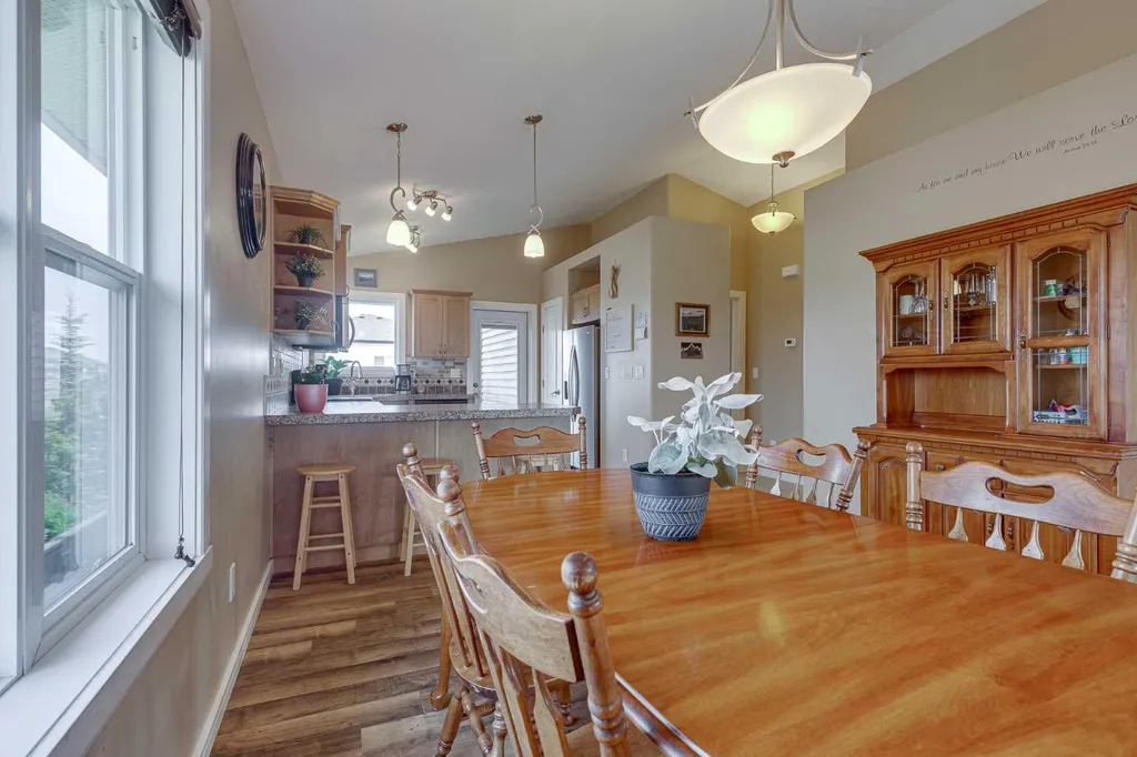 74 Mackenzie Crescent Lacombe AB T4L 0B3