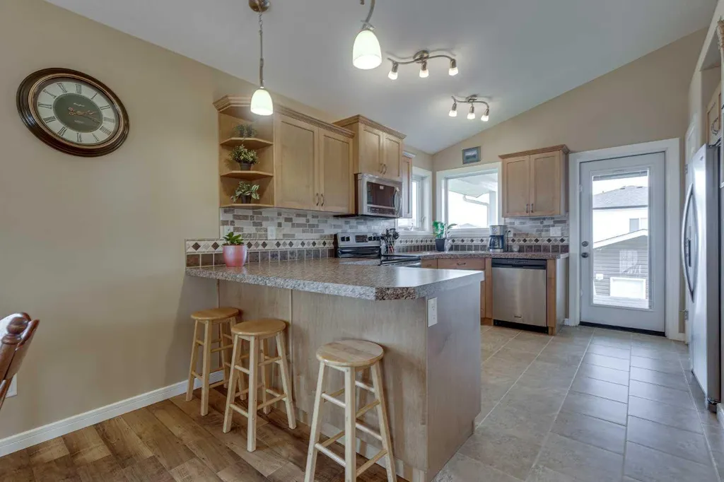 74 Mackenzie Crescent Lacombe AB T4L 0B3