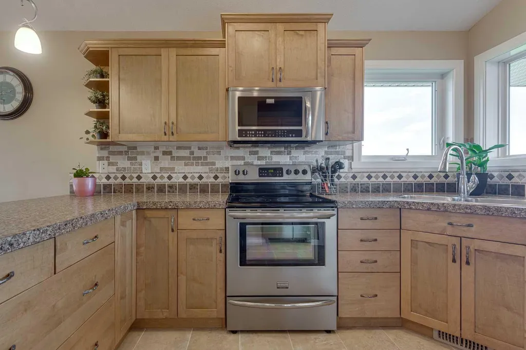 74 Mackenzie Crescent Lacombe AB T4L 0B3