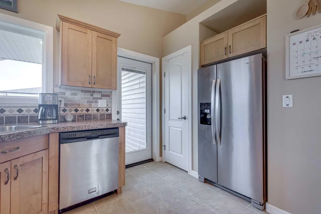 74 Mackenzie Crescent Lacombe AB T4L 0B3