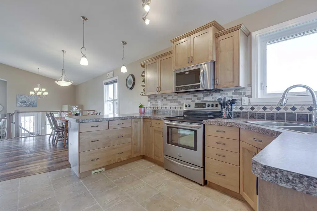 74 Mackenzie Crescent Lacombe AB T4L 0B3