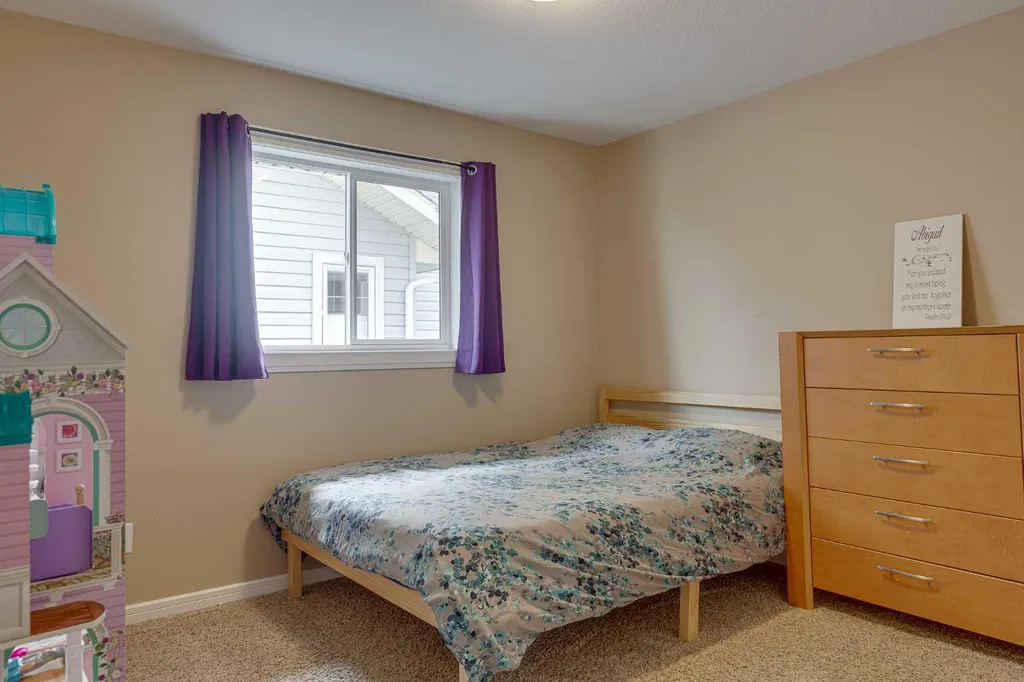 74 Mackenzie Crescent Lacombe AB T4L 0B3