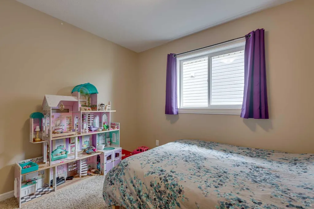74 Mackenzie Crescent Lacombe AB T4L 0B3